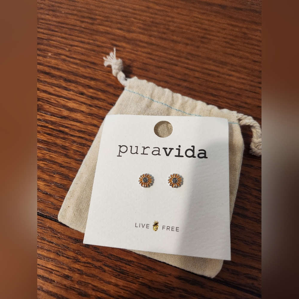 Puravida studs